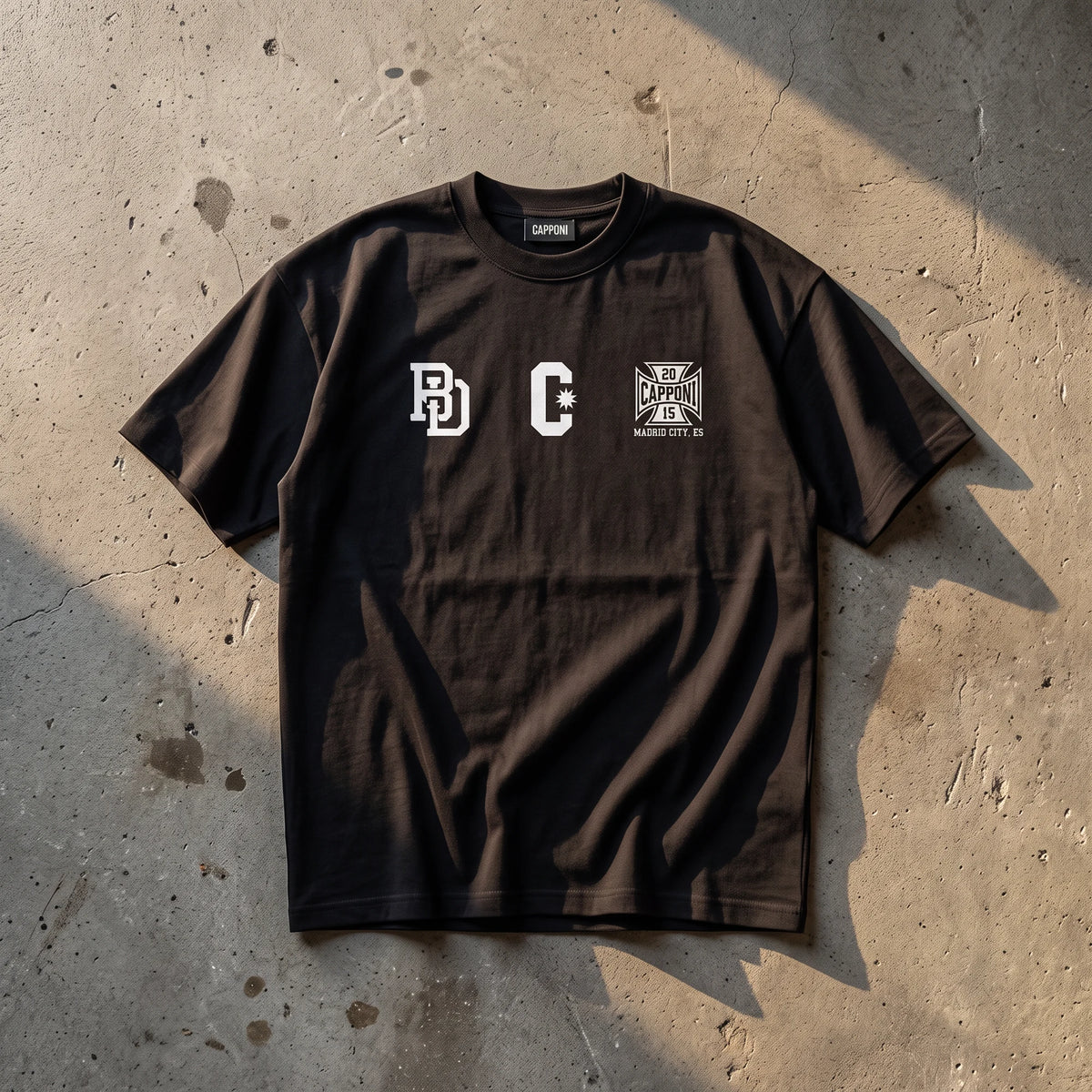 WORK IN SILENCE T-SHIRT BLACK frontal en el suelo